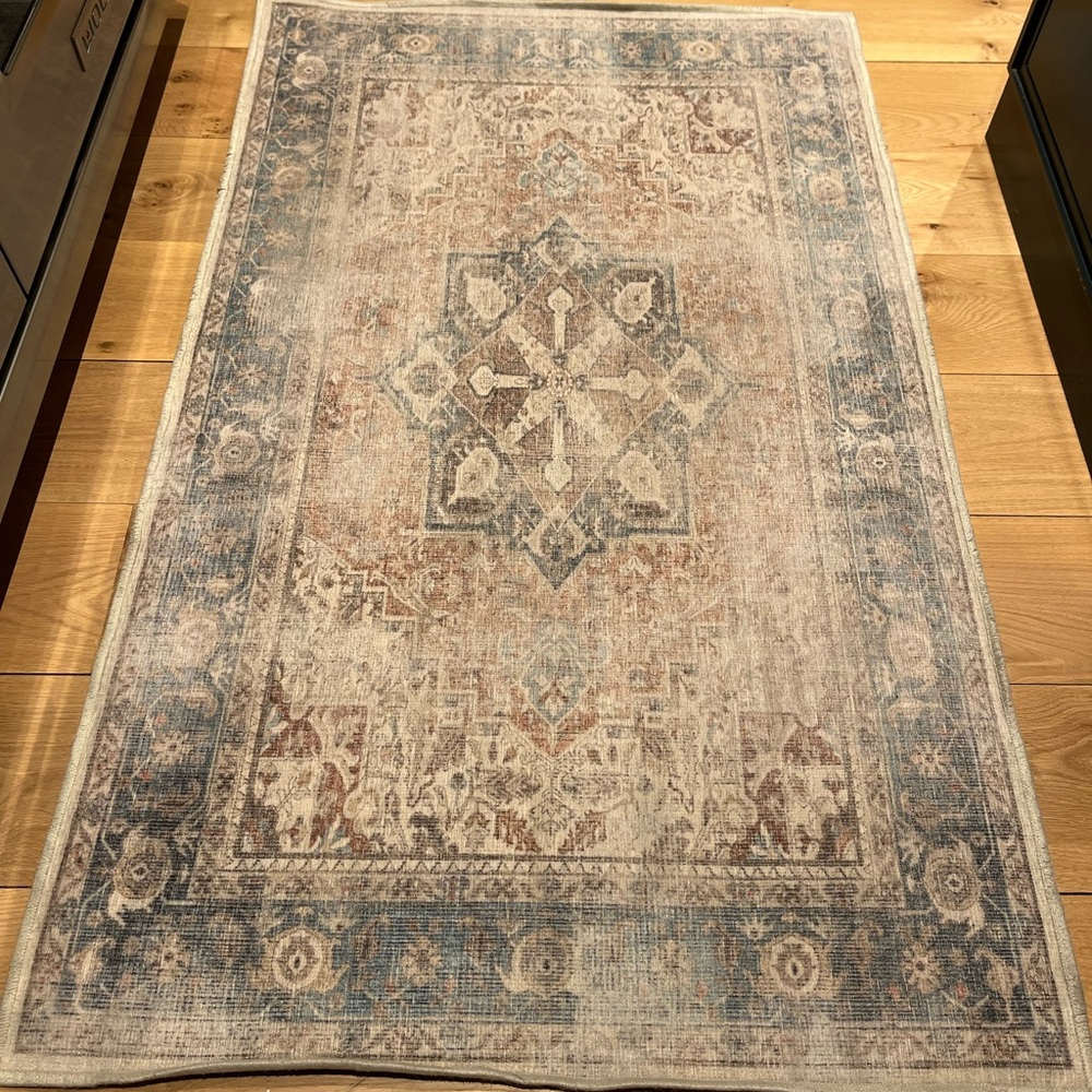 Ruggable 3x5 Coral Rug - Picture 5 of 7